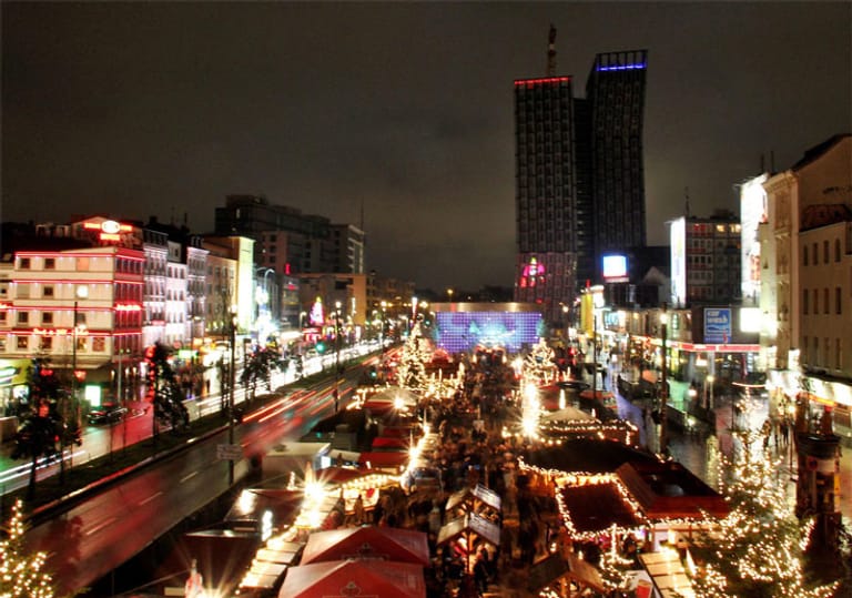 Das Prädikat des erotischsten Weihnachtsmarkts kann unbestritten der von St. Pauli für sich beanspruchen.
