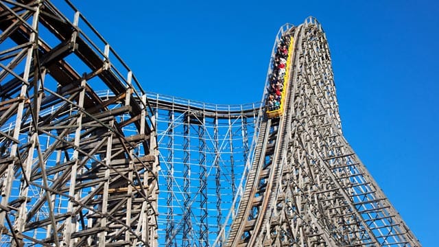 Die schnellste Holzachterbahn: Colossos im Heide Park Resort