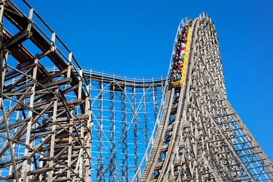 Die schnellste Holzachterbahn: Colossos im Heide Park Resort