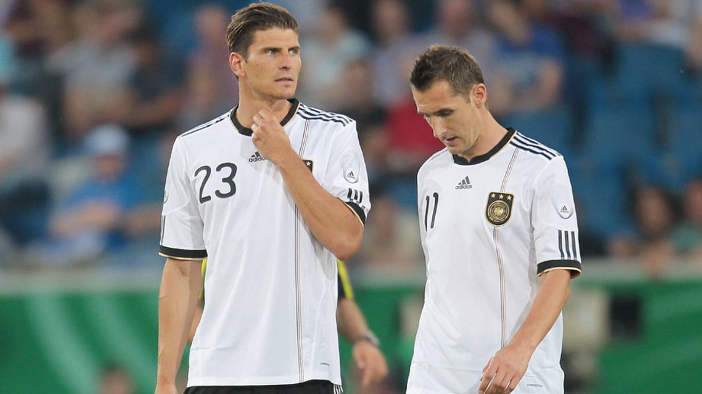 Bei der EM 2012 standen Mario Gomez (li.) und Miroslav Klose im Aufgebot der deutschen Nationalmannschaft.