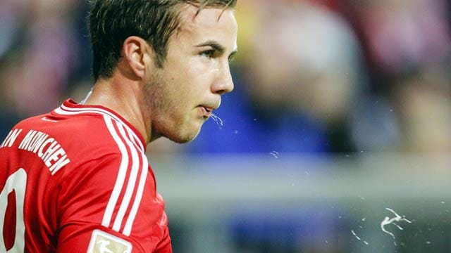 Mario Götze kommt erstmals als Bayern-Spieler zu seinem Ex-Klub Borussia Dortmund. Mario Götze kommt erstmals als Bayern-Spieler zu seinem Ex-Klub Borussia Dortmund.