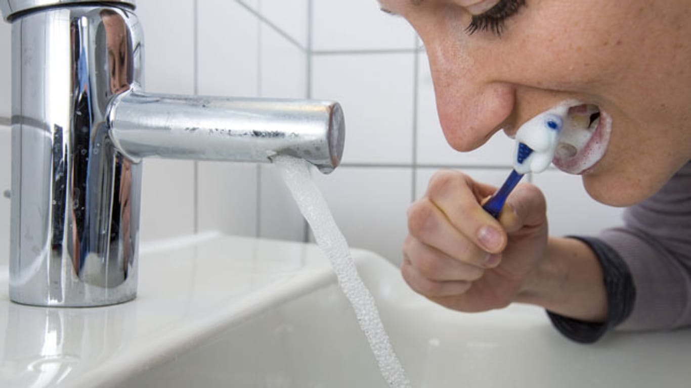 Putzkörper in Zahnpasta bestehen häufig aus Plastik