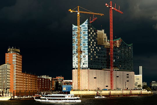 Die Hamburger Elbphilharmonie, als Prestigeprojekt geplant, hat sich als Investitionsruine entwickelt