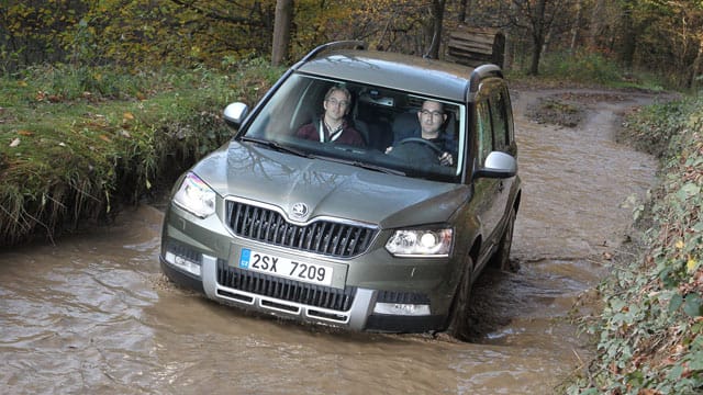 Zumindest kleinere Wasserlöcher können den Skoda Yeti nicht abschrecken