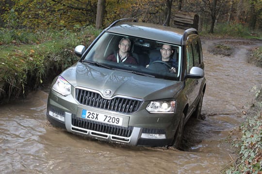 Zumindest kleinere Wasserlöcher können den Skoda Yeti nicht abschrecken