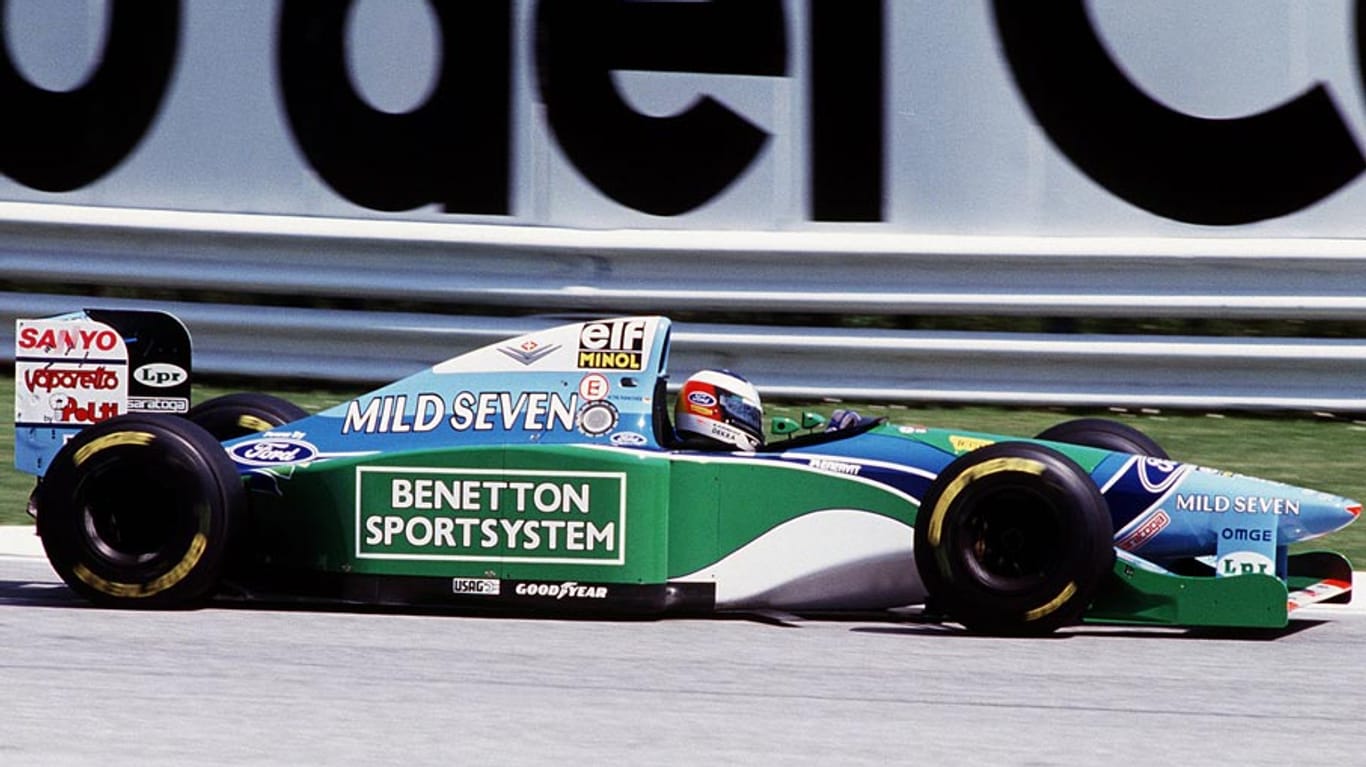 Ex-Formel-1-Pilot Michael Schumacher 1994 in seinem Benetton-Boliden beim Großen Preis von Imola.