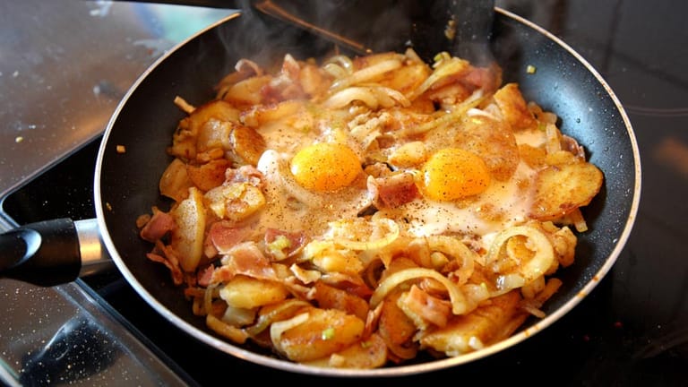 Bauernfrühstück: Deftiges Gericht mit Kartoffeln |Rezept