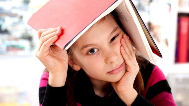 ADHS: Kinder mit ADHS können sich im Unterricht schlecht konzentrieren. Spezielle Lerntechniken können ihnen helfen.