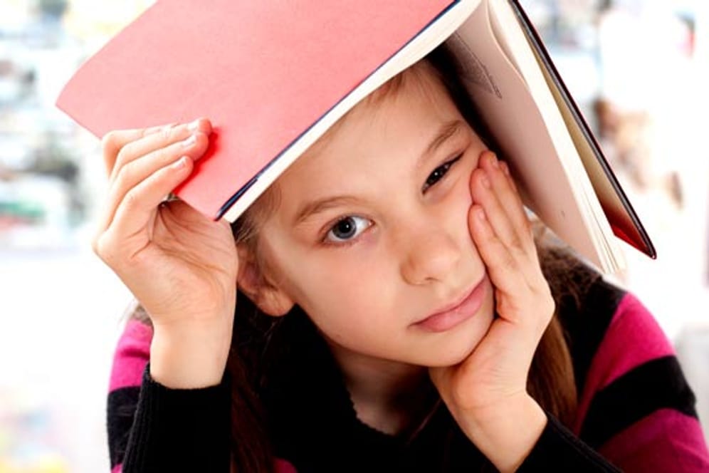 ADHS: Kinder mit ADHS können sich im Unterricht schlecht konzentrieren. Spezielle Lerntechniken können ihnen helfen.