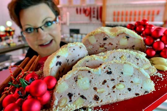 Wurst: Der erste Wurst-Stollen geht über die Theke.