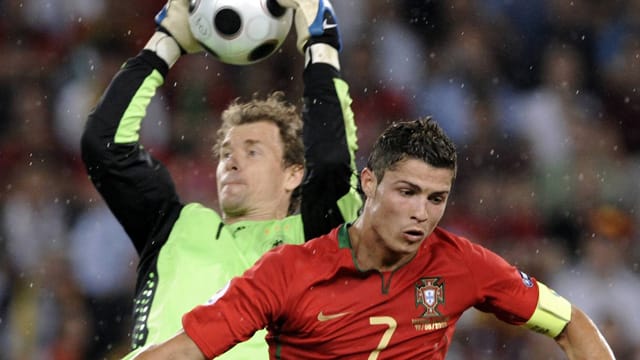 In seiner aktiven Karriere trifft Jens Lehmann mit der DFB-Elf im EM-Viertelfinale 2008 auf Cristiano Ronaldo.