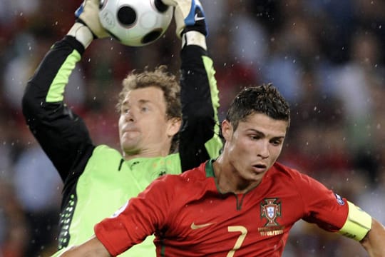 In seiner aktiven Karriere trifft Jens Lehmann mit der DFB-Elf im EM-Viertelfinale 2008 auf Cristiano Ronaldo.