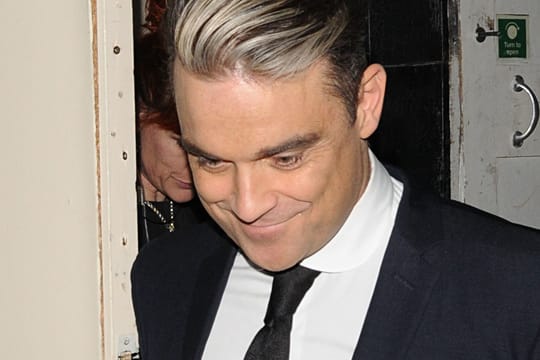 Geschmackssache: Robbie Williams scheint durch die graue Strähne gealtert zu sein.
