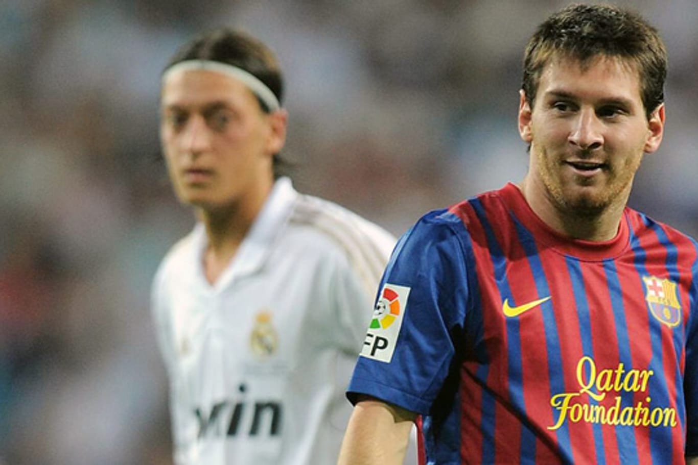 Über Jahre Kontrahenten in Spanien: Lionel Messi (re.) und Mesut Özil.
