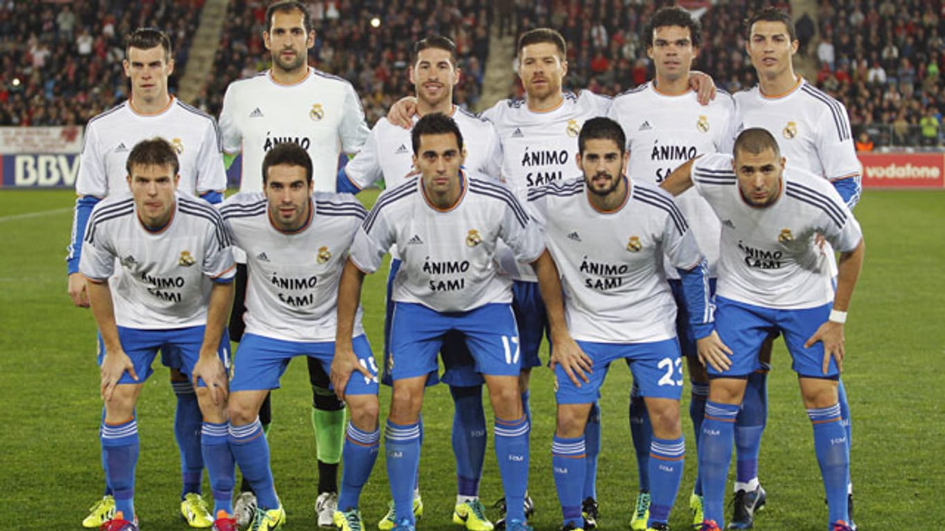 Das Star-Ensemble von Real Madrid will Sami Khedira Mut zusprechen.