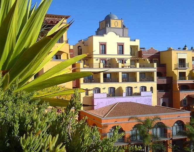 Europe Villa Cortes (fünf Sterne) in Arona: In der lebhaften Umgebung von Las Americas ist das Resort eine wahre Oase der Erholung.