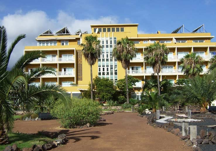 Hotel Tigaiga auf Teneriffa: Ruhesuchende sind hier genau richtig: Das Hotel liegt mitten in einem grünen Palmen-Garten auf einem idyllischen Hügel.