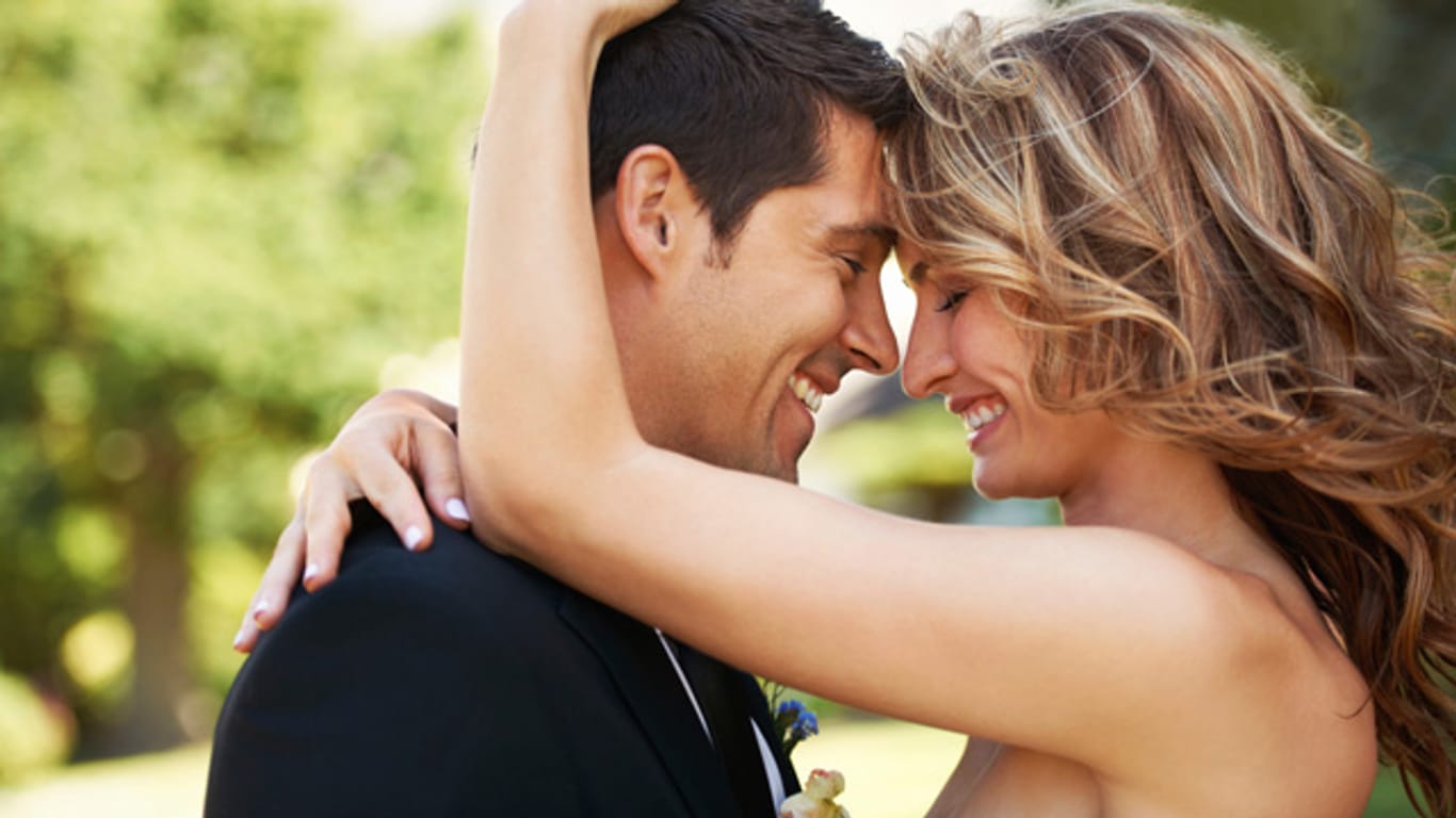 Treue: Das Hormon Oxytocin sorgt dafür, dass Männer treu und Paare zusammen bleiben.