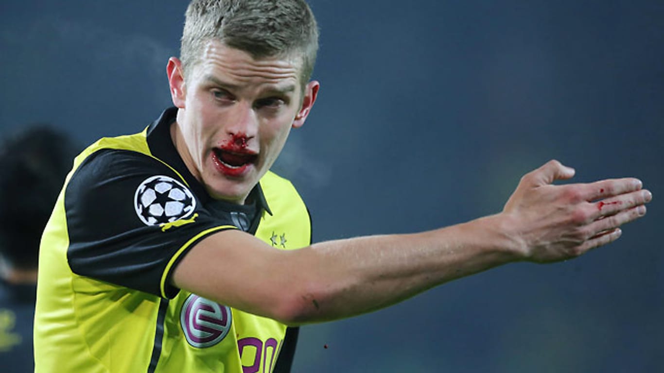 Voller Einsatz: Auch eine gebrochene Nase konnte Dortmunds Sven Bender gegen Neapel nicht bremsen.