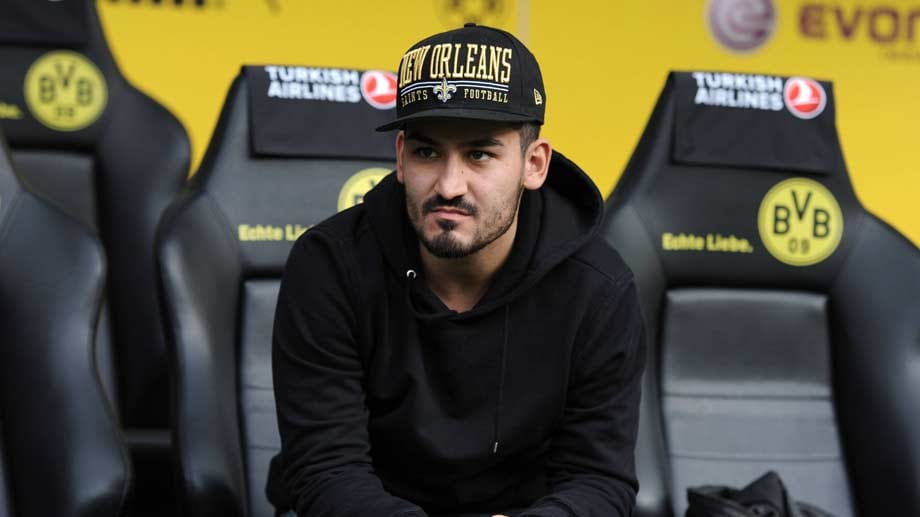 Ilkay Gündogan muss bei Spielen von Borussia Dortmund seit Monaten zuschauen. Ilkay Gündogan muss bei Spielen von Borussia Dortmund seit Monaten zuschauen.
