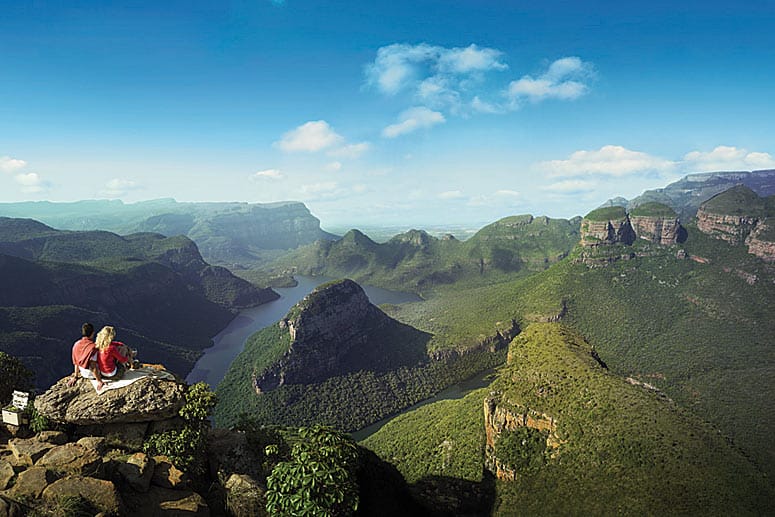 Der Blyde River Canyon ist ein 26 Kilometer langer und bis zu 800 Meter tiefer Canyon, der herrliche Ausblicke bietet.