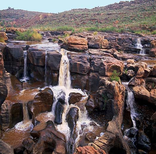 Zu den weiteren Sehenswürdigkeiten des Reservats gehören zahlreiche Wasserfälle.