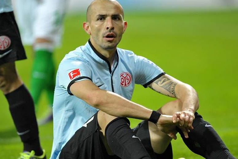 Der FSV Mainz 05 lässt seinen Spieler Elkin Soto nicht im Regen stehen.