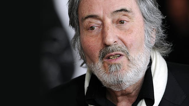 Helmut Dietl erzählte im "Zeit"-Interview, dass er schwer krank ist. Helmut Dietl erzählte im "Zeit"-Interview, dass er schwer krank ist.