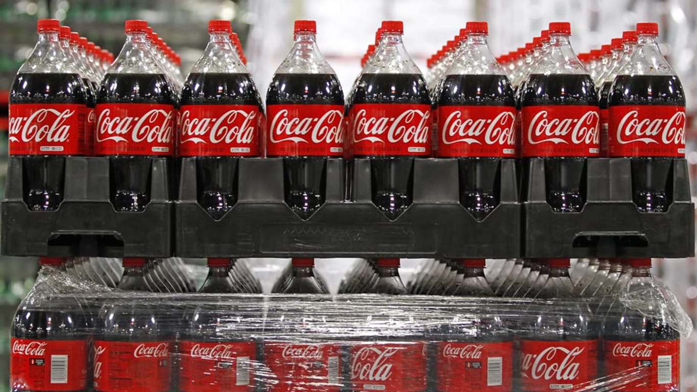 Vom Preiskampf der Handelsketten um Cola-Brausen profitieren die Verbraucher