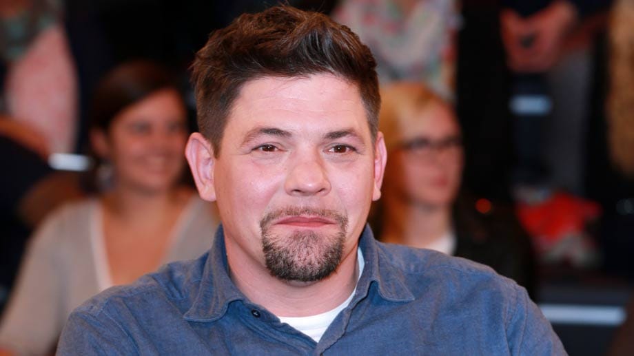 Vor seiner Karriere als Koch arbeitete Tim Mälzer als Schuhverkäufer in dem Fetisch-Laden "Easy Rider" auf dem Hamburger Kiez. Vor seiner Karriere als Koch arbeitete Tim Mälzer als Schuhverkäufer in dem Fetisch-Laden "Easy Rider" auf dem Hamburger Kiez.