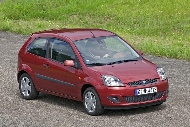 Der Ford Fiesta weist Mängelliste für gebrauchte Kleinwagen die wenigsten Defekte auf. Für 5000 Euro gibt es beispielsweise ein Modell von April 2006 mit 101 PS starkem 1,6-Liter-Benziner und rund 110.000 Kilometer Laufleistung.