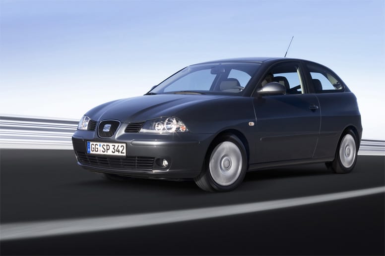 Der schnittige Seat Ibiza nutzt teilweise die gleiche Technik wie VW Polo und Skoda Fabia. Ein 1,4-Liter-Benziner mit 75 PS Leistung sowie 80.000 Kilometern aus 2005 passt ebenfalls in den 5000-Euro-Preisrahmen.