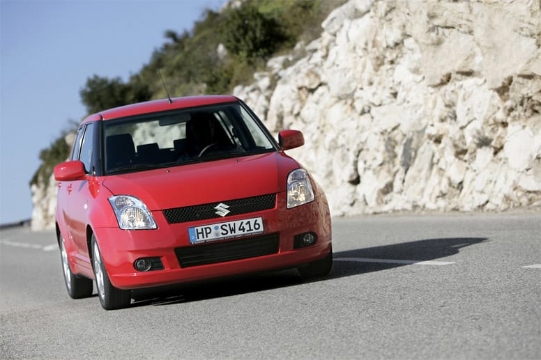Der Suzuki Swift zeigt beim TÜV unterdurchschnittlich viele Mängel. Von einem 1,3-Liter-Benziner mit 92 PS angetrieben, 65 000 Kilometern Laufleistung und Baujahr 2005 gibt es auch ihn unter 5000 Euro.
