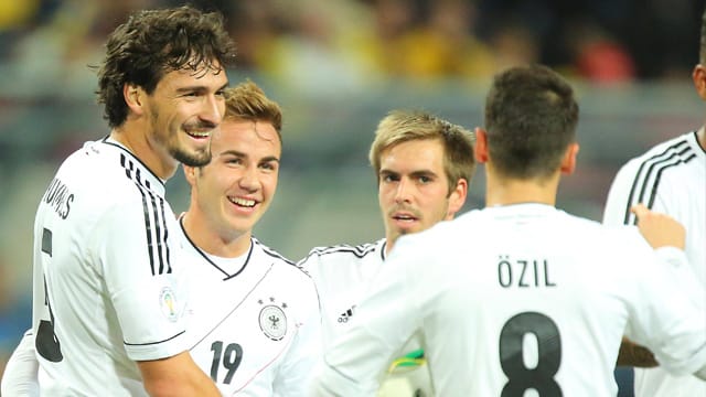 Mats Hummels, Mario Götze, Philipp Lahm und Mesut Özil kassieren im Erfolgsfall 300.000 Euro.