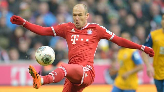 Arjen Robben erledigt Eintracht Braunschweig mit einem Doppelpack im Alleingang. Arjen Robben erledigt Eintracht Braunschweig mit einem Doppelpack im Alleingang.
