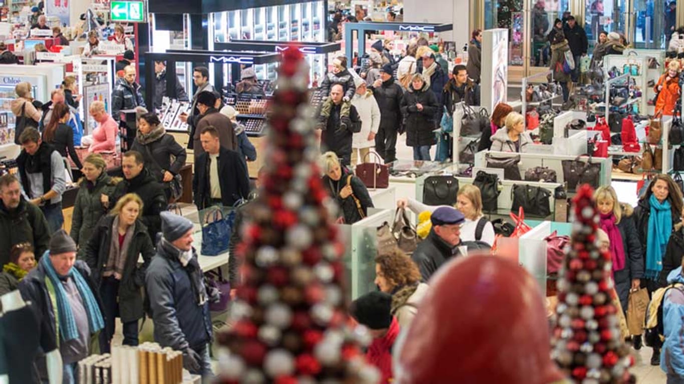 Die Deutschen sind vor dem Weihnachtsfest 2013 in Einkaufslaune