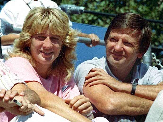Steffi Graf und ihr Vater Peter am 3.8.1987 bei den U.S. Open in Flushing Meadow. Mit einem Rücktritt von ihrem Rücktritt aus dem Profi-Tennis hatte Steffi Graf damals für Verwirrung gesorgt.