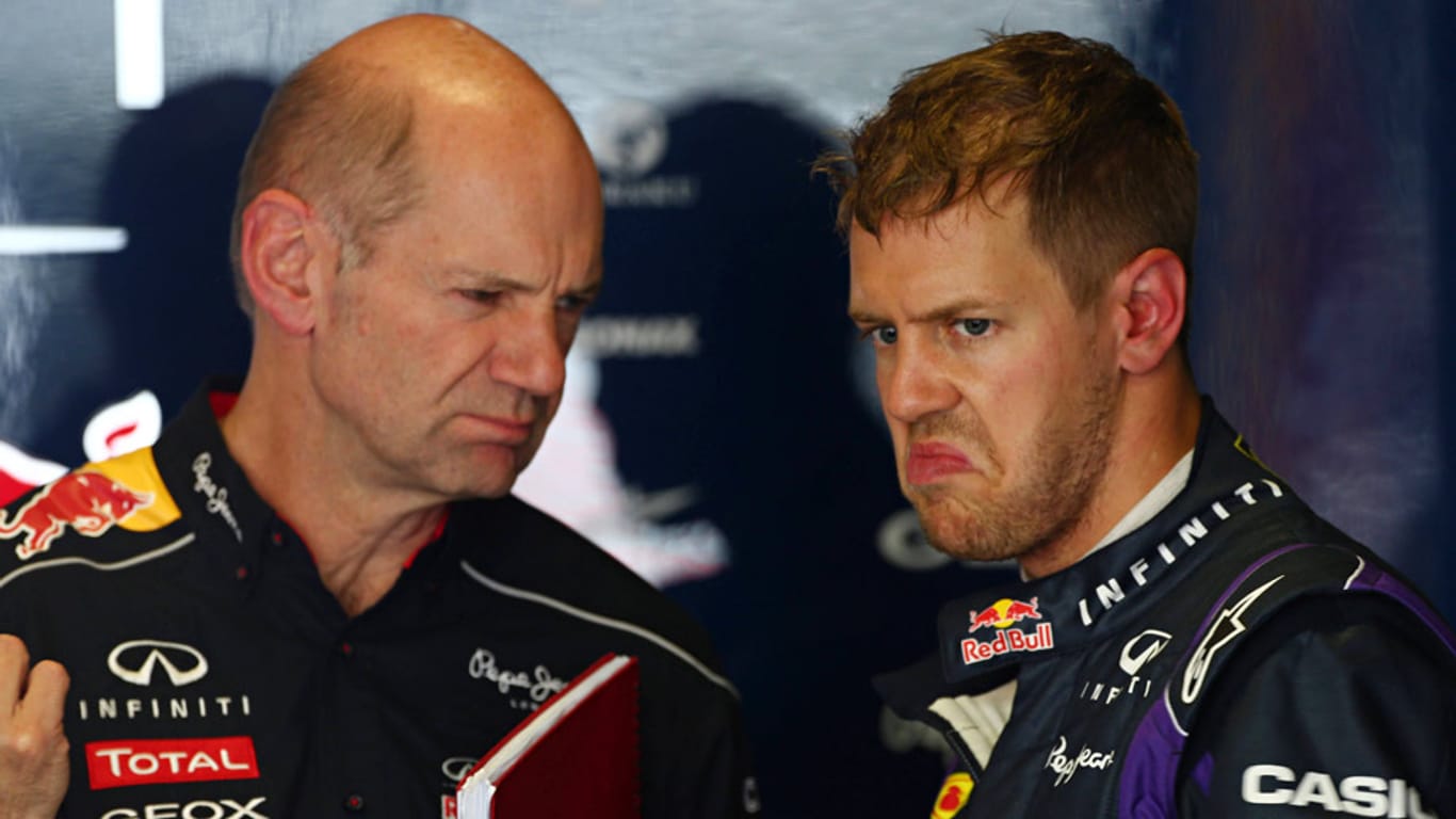 Skeptische Blicke wegen des neuen Autos: Adrian Newey (li.) und Sebastian Vettel.