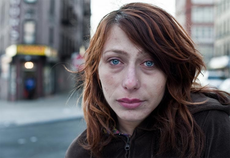Vanessa ist 35 Jahre alt, war mit einem gewalttätigen Mann verheiratet und hat drei Kinder. Nachdem sie das Sorgerecht verloren hatte, habe sie angefangen, Heroin zu nehmen. Vanessa ist 35 Jahre alt, war mit einem gewalttätigen Mann verheiratet und hat drei Kinder. Nachdem sie das Sorgerecht verloren hatte, habe sie angefangen, Heroin zu nehmen.