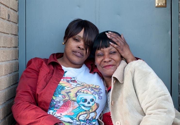 Mit 11 Jahren floh Deshawn (li.) vor ihrer heroinabhängigen Mutter und dem Stiefvater, der sie missbrauchte. Mit 11 Jahren floh Deshawn (li.) vor ihrer heroinabhängigen Mutter und dem Stiefvater, der sie missbrauchte.