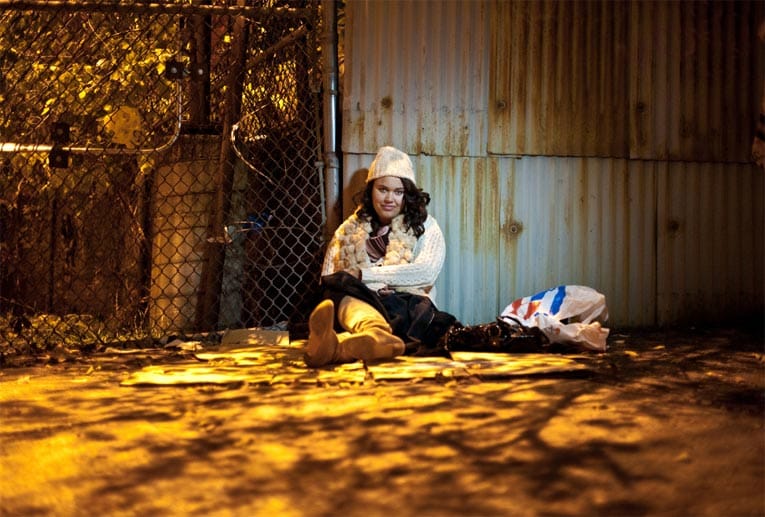 Diana ist 20 Jahre alt und obdachlos. Seit fünf Jahren lebt sie auf den Straßen von Hunts Point, arbeitete drei Jahre lang für verschiedene Zuhälter. Diana ist 20 Jahre alt und obdachlos. Seit fünf Jahren lebt sie auf den Straßen von Hunts Point, arbeitete drei Jahre lang für verschiedene Zuhälter.