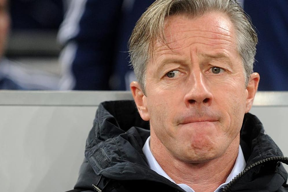Schalkes Trainer Jens Keller gerät zunehmend in die Kritik.