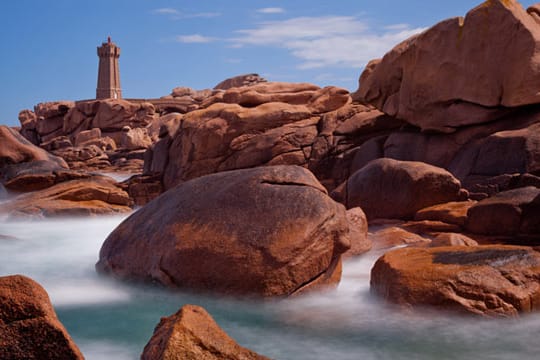 Leuchtturm Men Ruz an der bretonischen Rosa Granit Küste