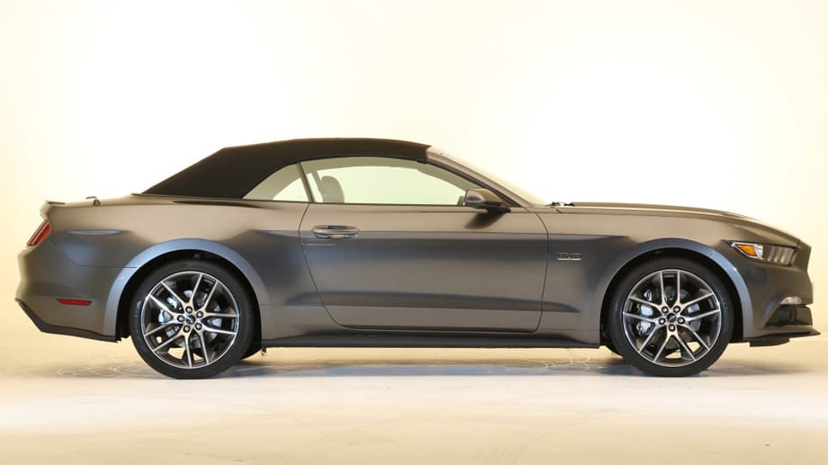 Die Mustang-Fans können sich auf den Sommer 2015 besonders freuen: Dann kommt das Mustang Cabrio auf den Markt.