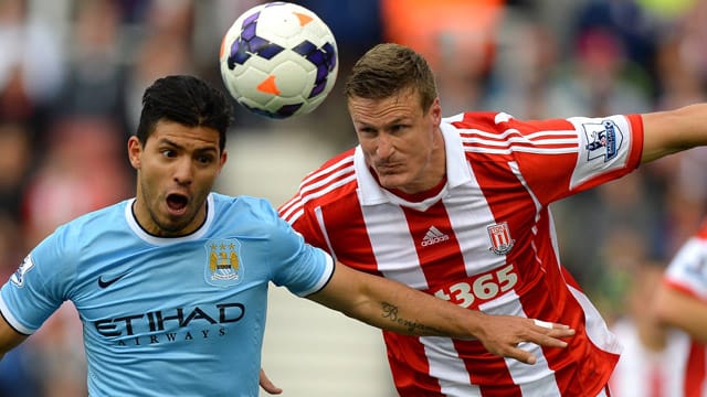 Wenn Robert Huth (re.) energisch zum Ball geht, nehmen sich sogar Weltstars wie Sergio Aguero von ManCity in Acht.