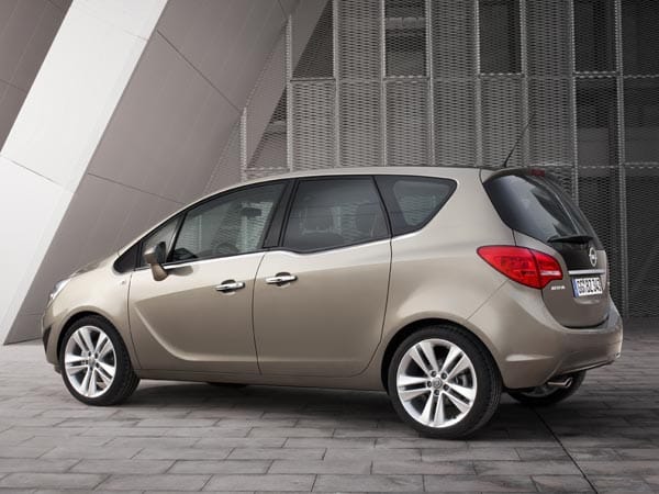 TÜV-Report 2014: In der Klasse der 2 - 3 Jahre alten Autos gewinnt der Opel Meriva. Nur 4,2 Prozent der zur Hauptuntersuchung vorgeführten Fahrzeuge des Opel-Vans weisen erhebliche Mängel auf und fallen damit durch.