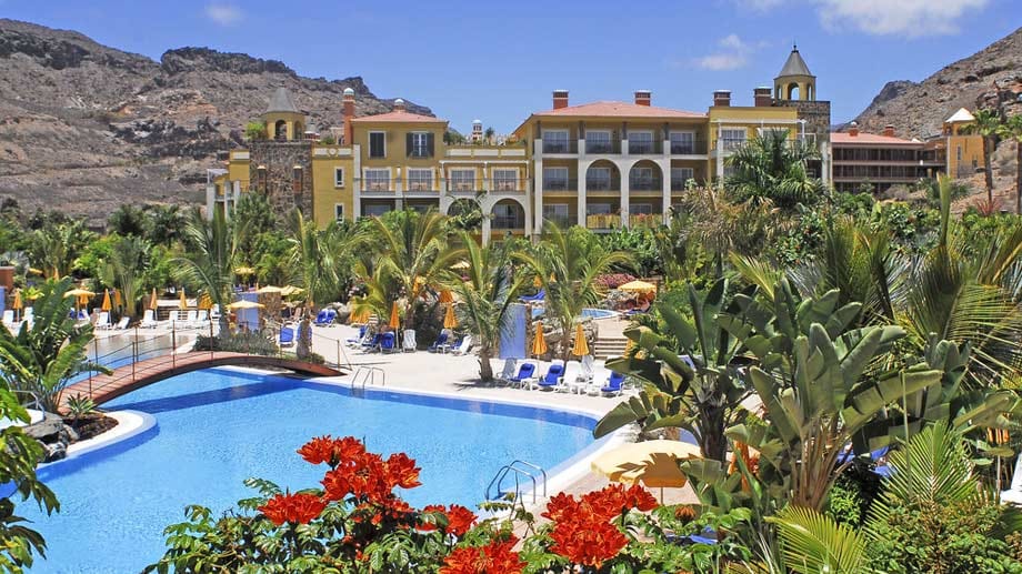 Hotel Cordial Mogán Playa: Riesige Bettenburg? Fehlanzeige! Dieses Hotel ist im Stile eines kleinen kanarischen Dorfes angelegt.