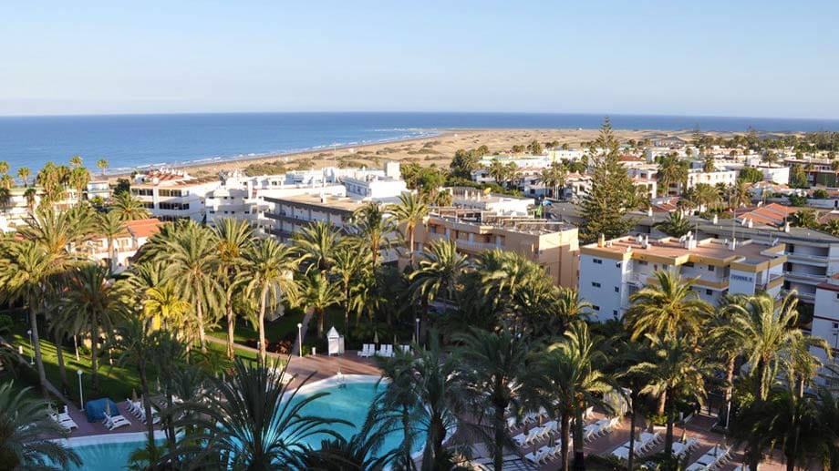 Hotel Riu Palmeras: Mitten an der belebten und beliebten Playa del Ingles finden Alltagsflüchtige viel Ruhe und Entspannung.