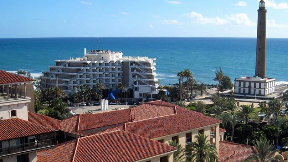 IFA Faro Hotel: Klein aber fein - die überschaubare Anlage liegt direkt neben dem Leuchtturm von Maspalomas und bietet einen herrlichen Blick aufs Meer.