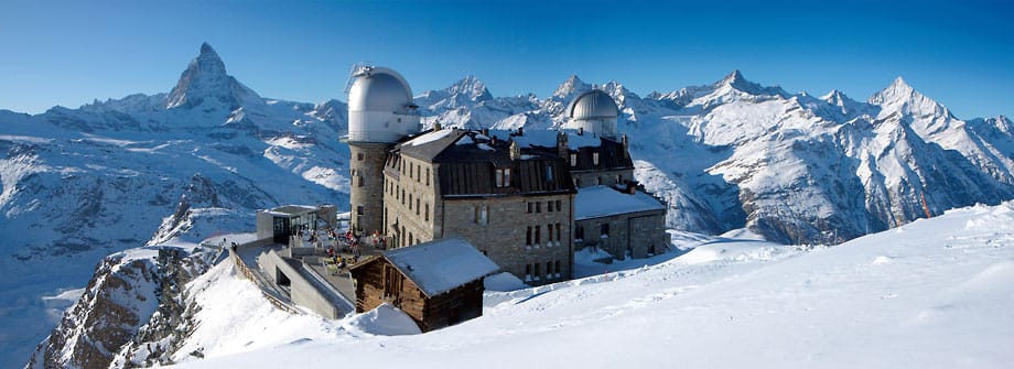 Die Aussichtsplattform des Gornergrats ist einsame Spitze: 29 Viertausender, darunter das Matterhorn und das Monte-Rosa-Massiv mit dem höchsten Schweizer Berg, der 4634 Meter hohen Dufourspitze, sind zum Greifen nah.